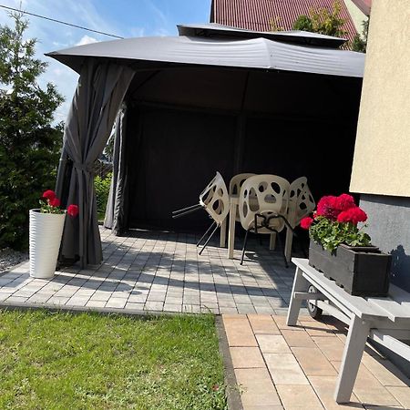Mieszkanie Na Osiedlu Siedemsetlecia Uniejów Exterior foto